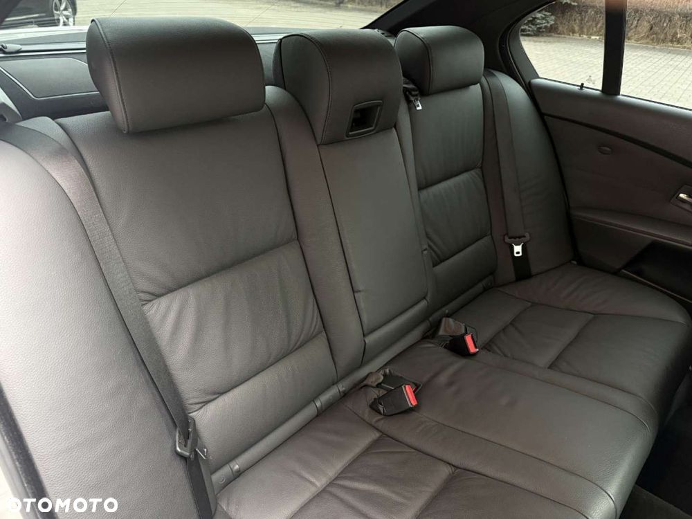 BMW Seria 5 540i Edition Sport - 38