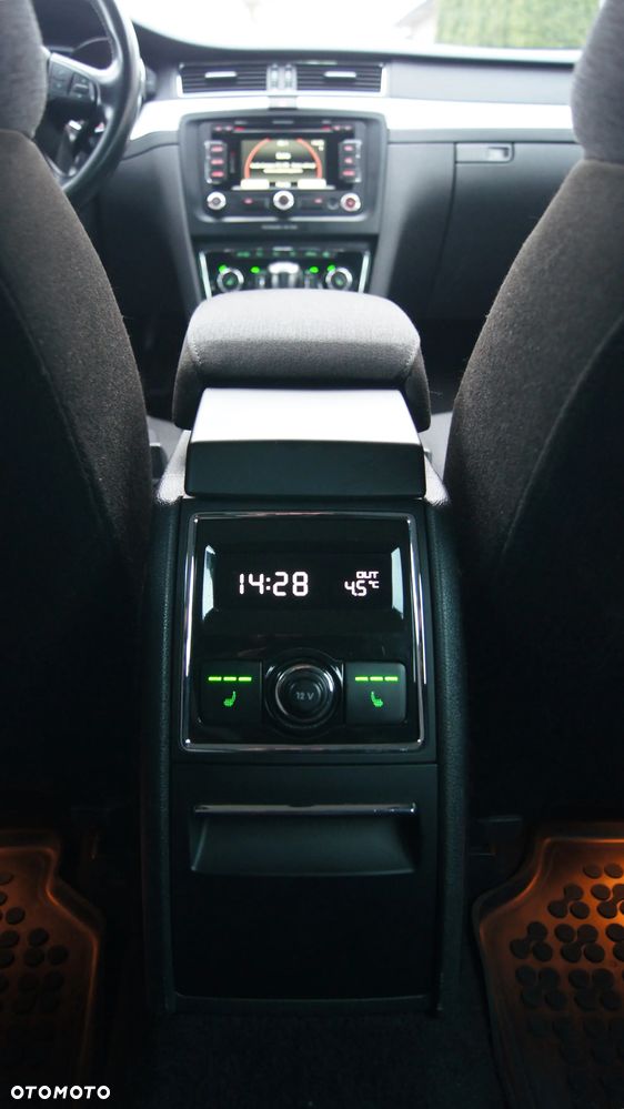 Skoda Superb 2.0 TDI Elegance DSG - 19