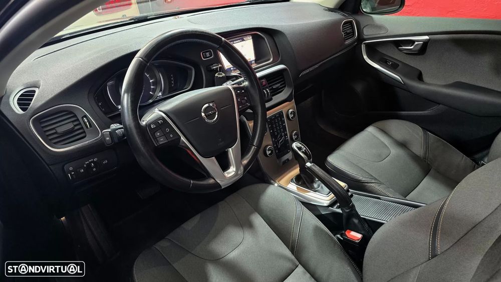 Volvo V40 2.0 D2 Momentum Geartronic — fotografia 18