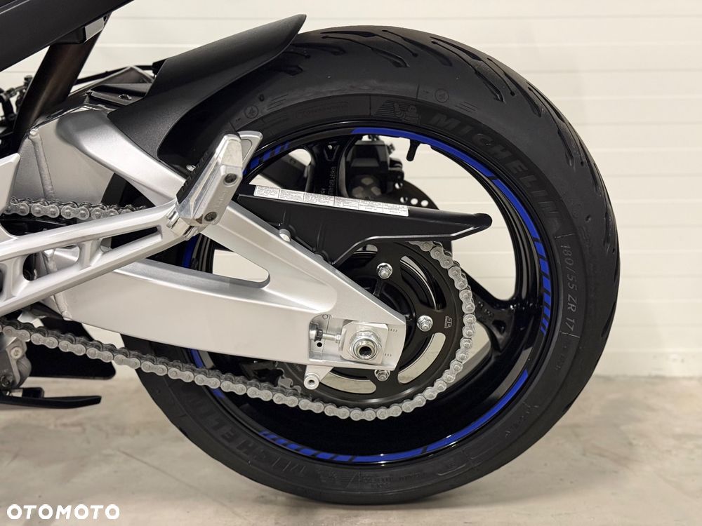 Suzuki GSR - 31