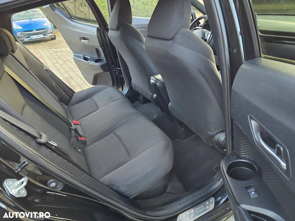 Toyota C-HR Hybrid Club - 25
