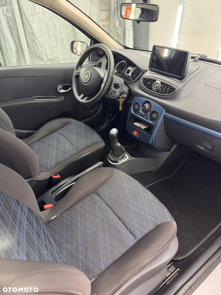 Renault Clio - 9