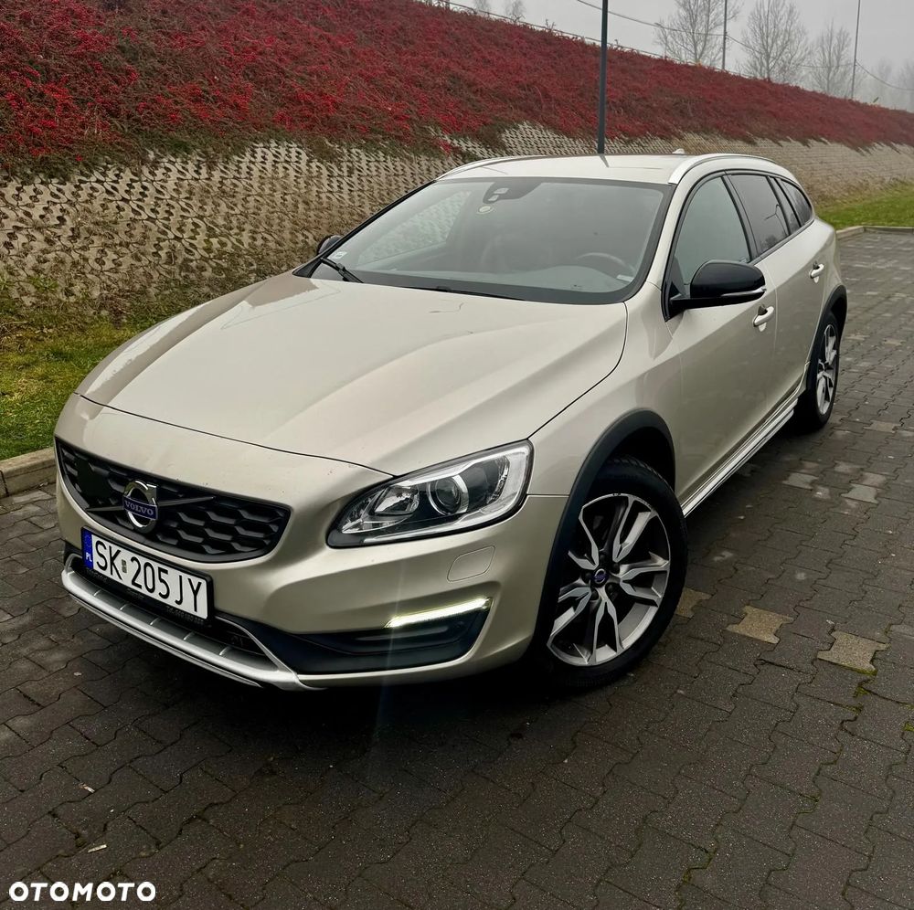 Volvo V60 Cross Country - 1