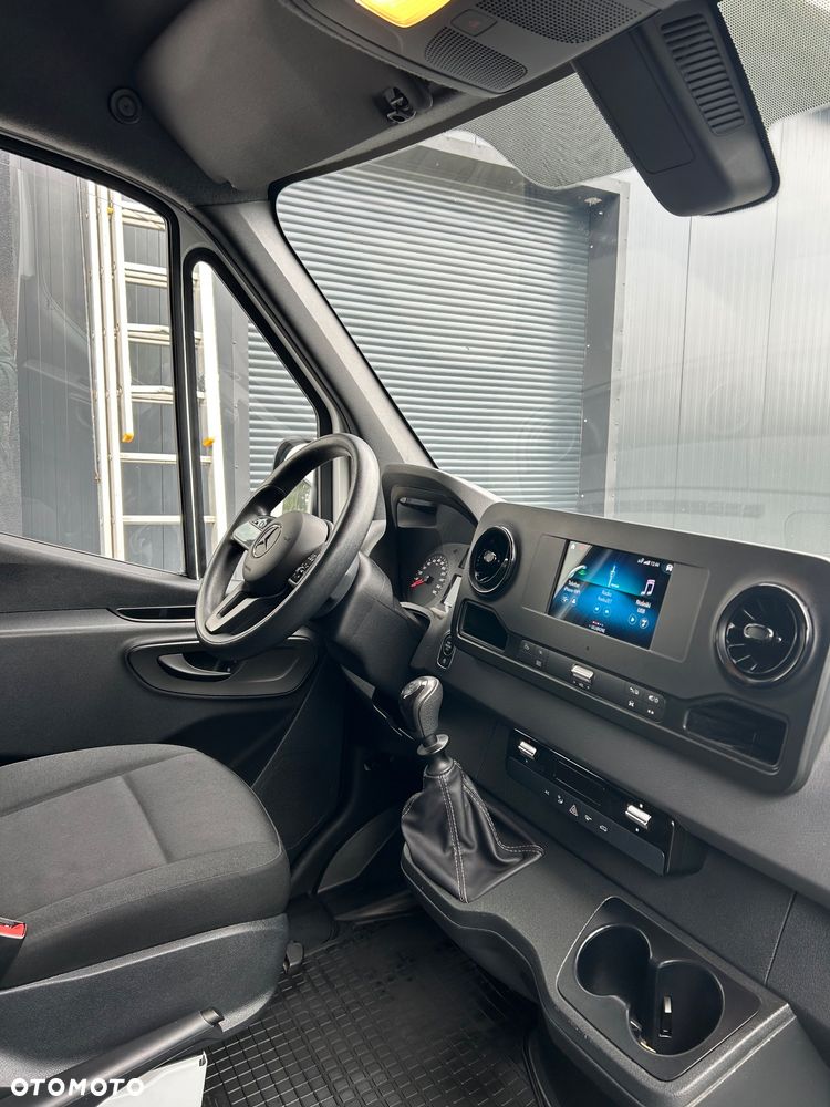 Mercedes-Benz Sprinter - 9