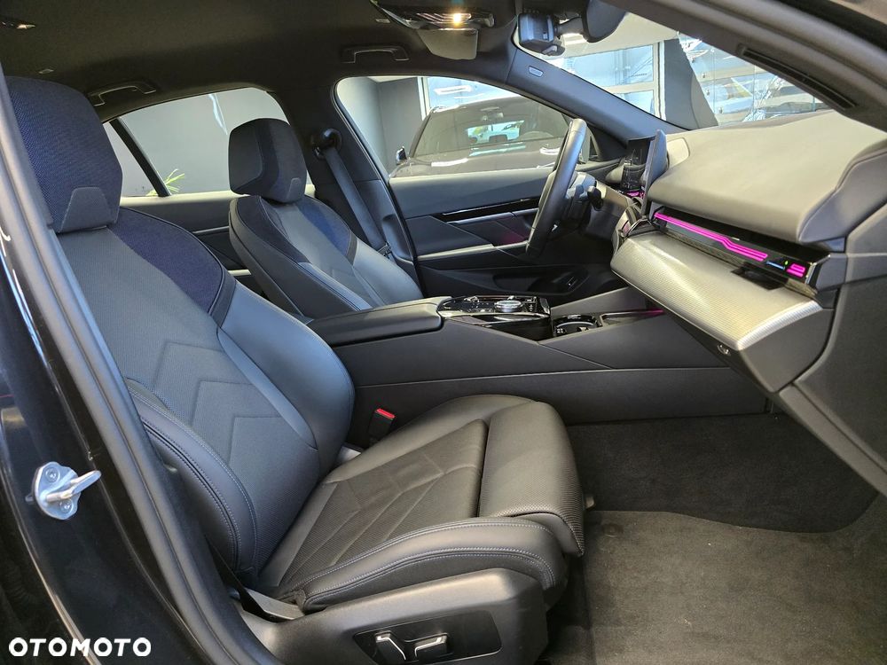 BMW Seria 5 520i mHEV M Sport - 13