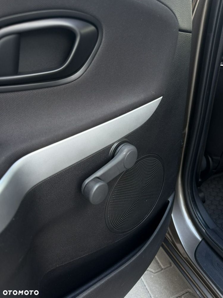 Kia Ceed - 32
