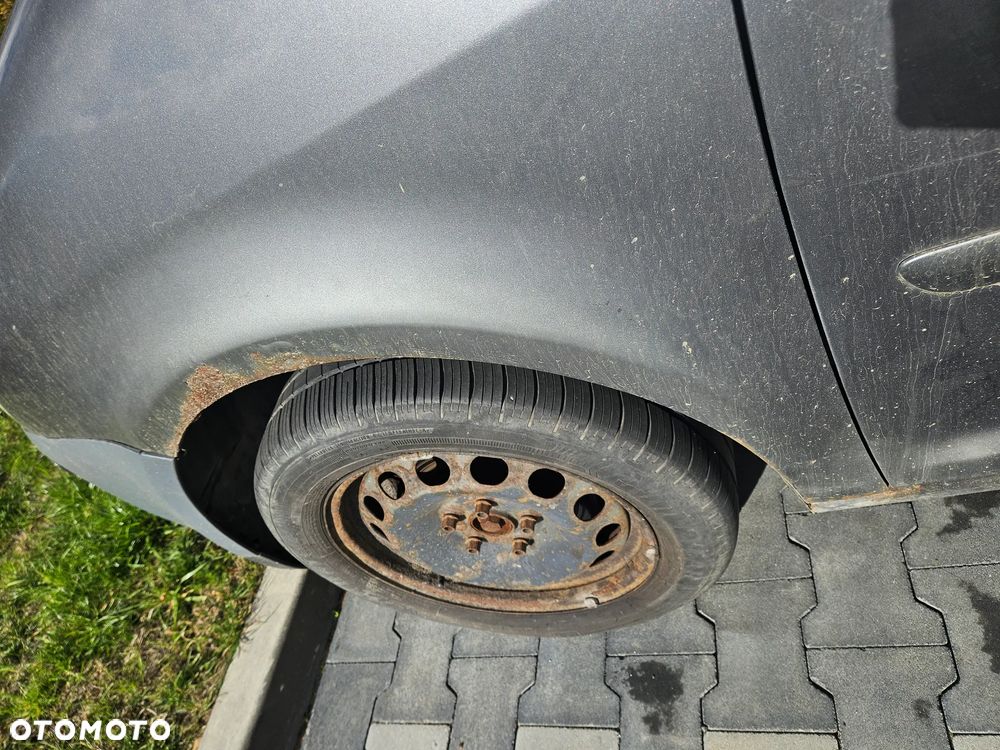 Volkswagen Touran - 14