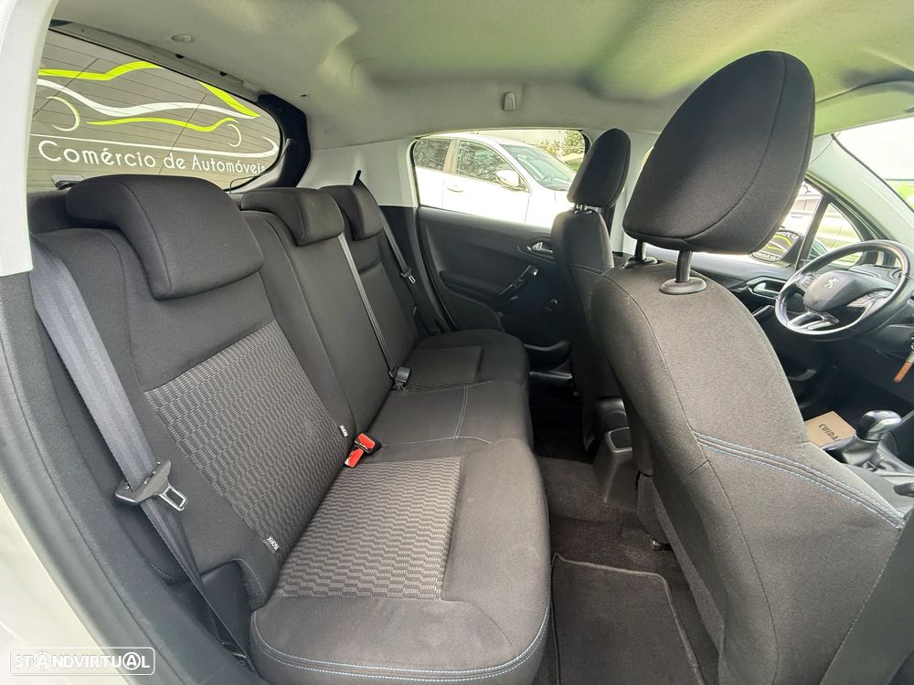 Peugeot 208 1.2 PureTech Active - 19