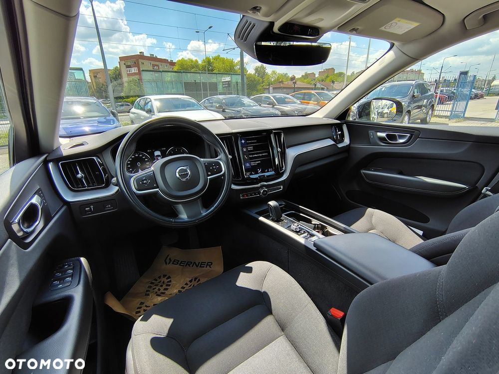 Volvo XC 60 B5 B AWD Momentum Pro - 11
