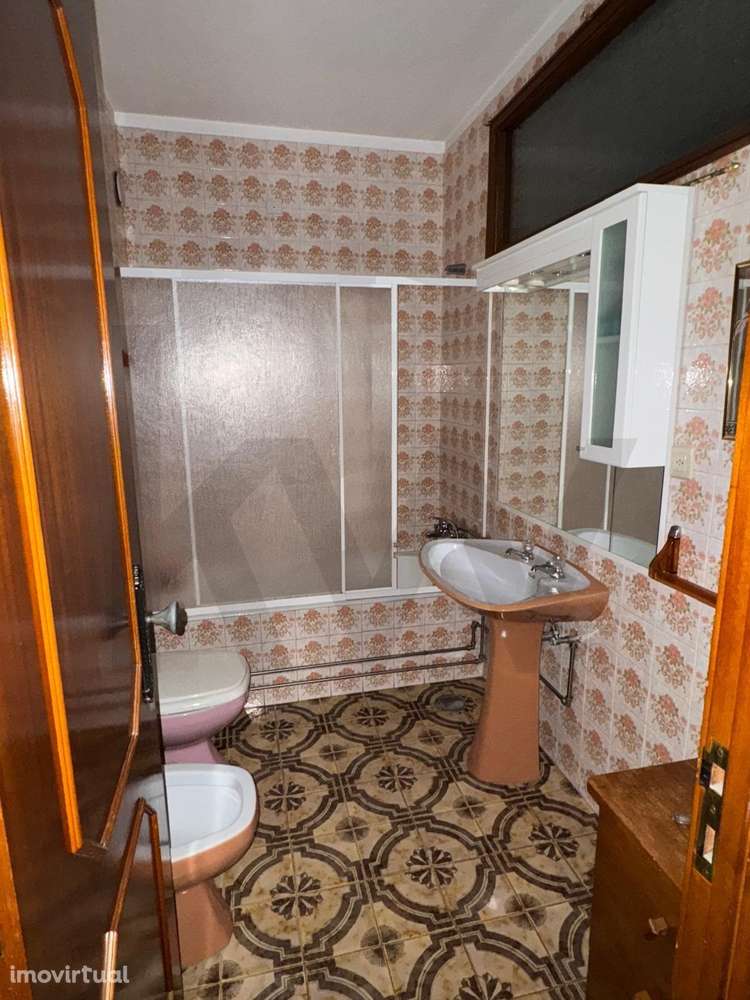 OPORTUNIDADE ! Apartamento T2 + Escritório - Av. República - V N GAIA - Grande imagem: 3/12