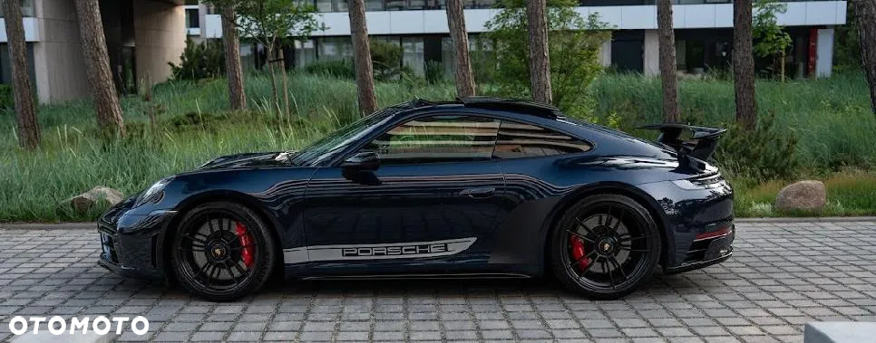 Porsche 911 Carrera 4 GTS - 3