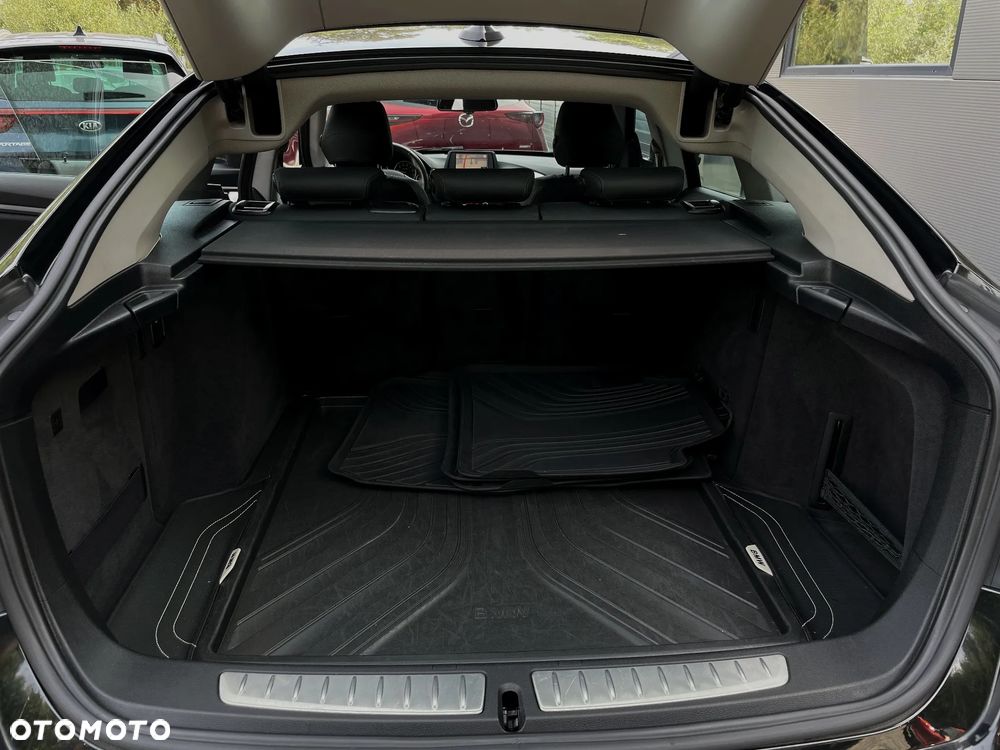 BMW 3GT 320i M Sport - 38