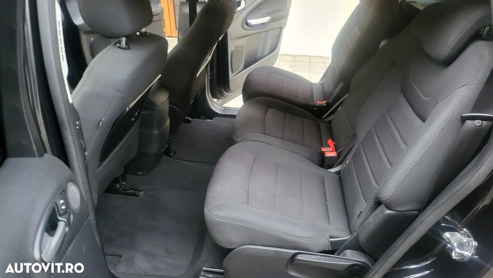 Ford S-Max - 22