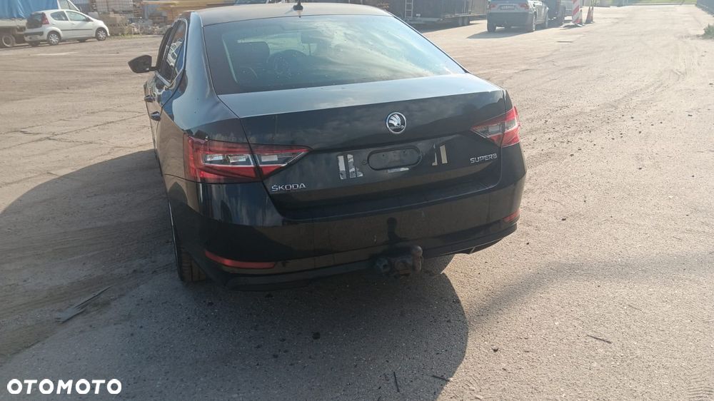 Skoda Superb 2.0 TDI Premium Edition - 3