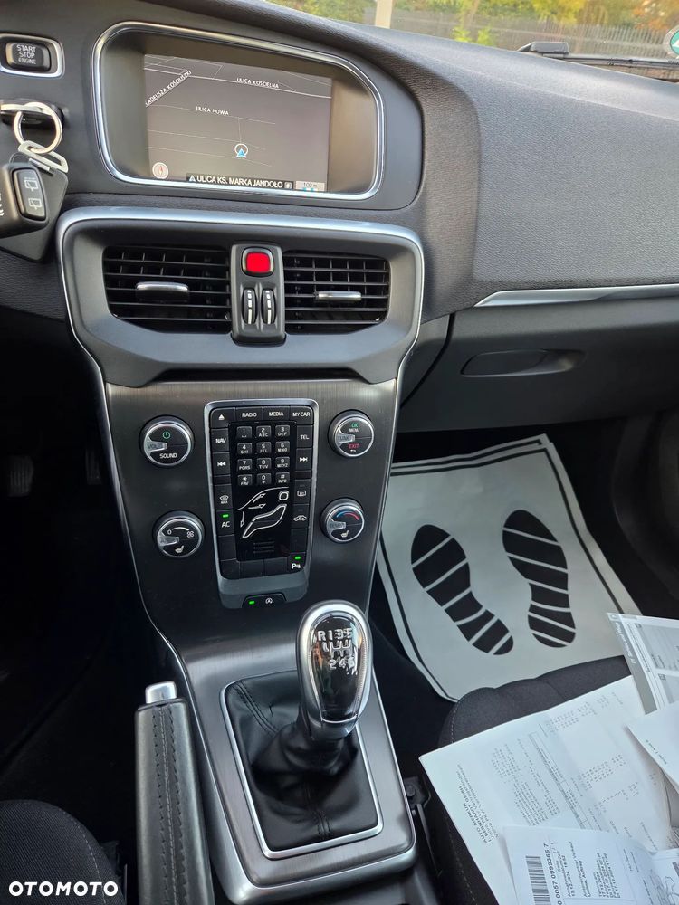 Volvo V40 - 25