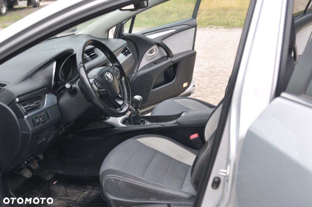 Toyota Avensis 2.0 D-4D Selection - 10