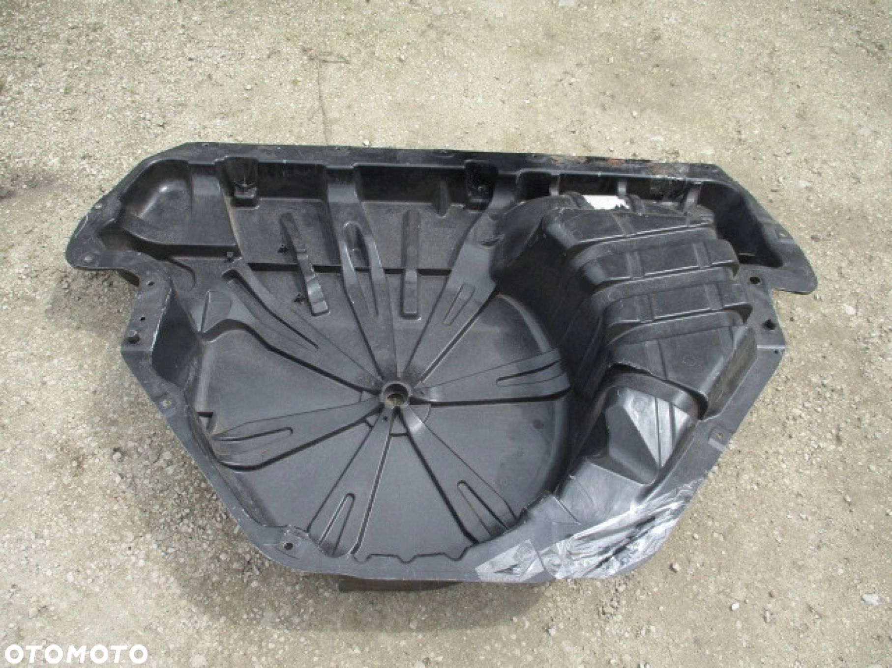WANNA PAS TYLNY MEGANE II KOMBI PODŁOGA 8200021035 - 1