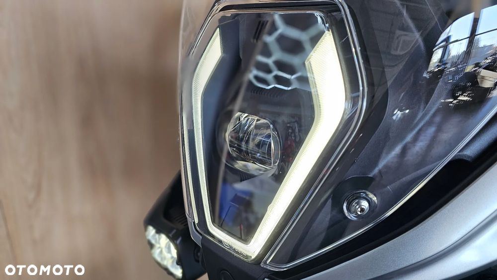 QJMOTOR SRT 600SX - 12