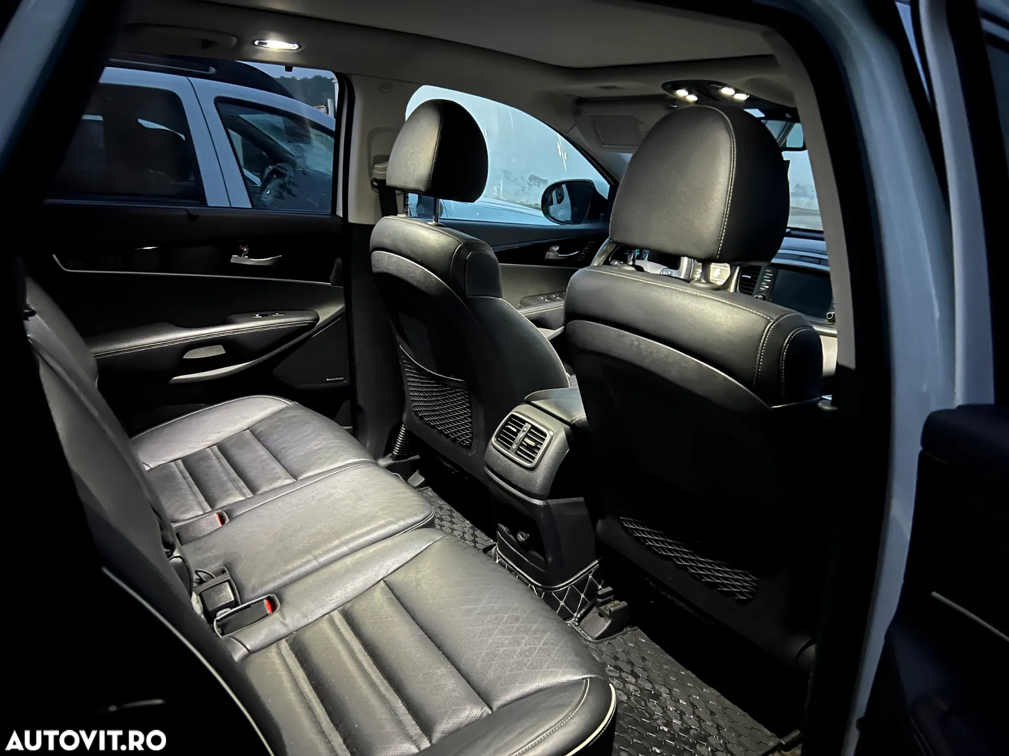 Kia Sorento 2.2 DSL 8AT 4x4 Cosmo - 8