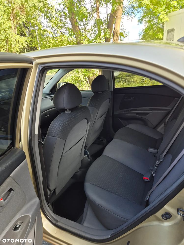 Kia Rio 1.4 (abs) / Comfort - 9