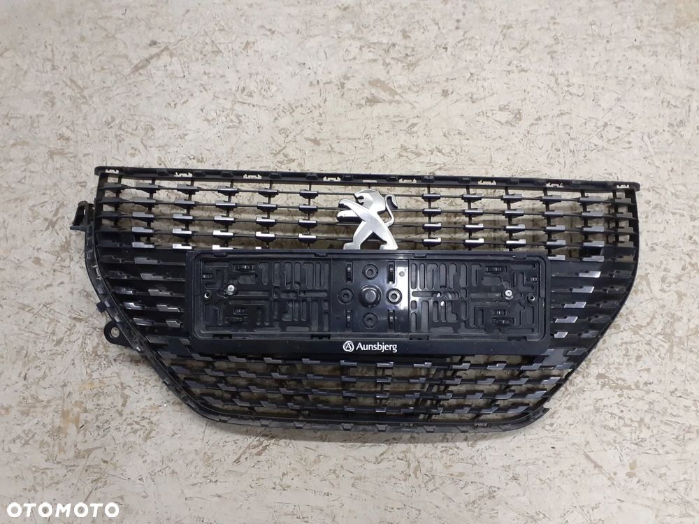GRILL ATRAPA PEUGEOT 208 II 2019-> 9823210080