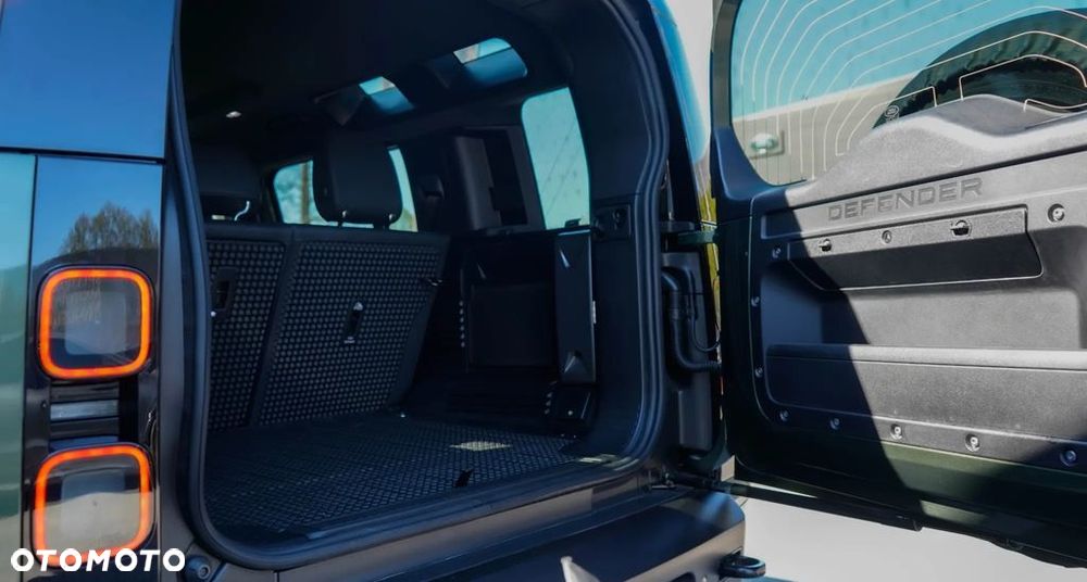Land Rover Defender 3.0 D350 mHEV X-Dynamic SE - 35