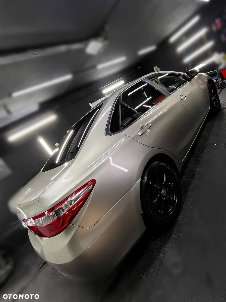 Toyota Camry - 4
