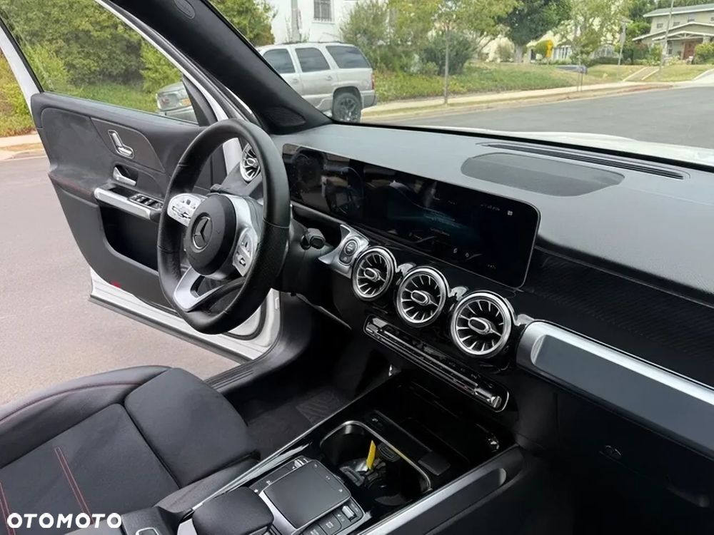Mercedes-Benz GLB - 9