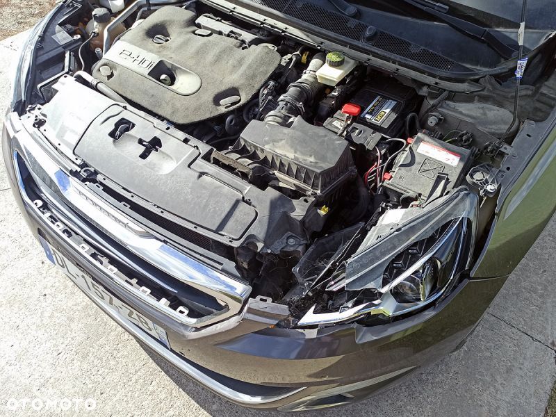 Peugeot 308 - 8