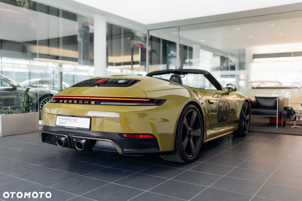 Porsche 911 Carrera T-Hybrid Spirit 70 - 11
