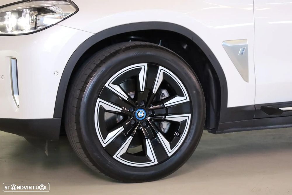 BMW iX3 Inspiring — fotografia 11