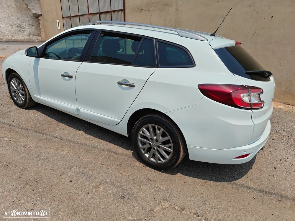 Renault Mégane Sport Tourer ST Line - 14