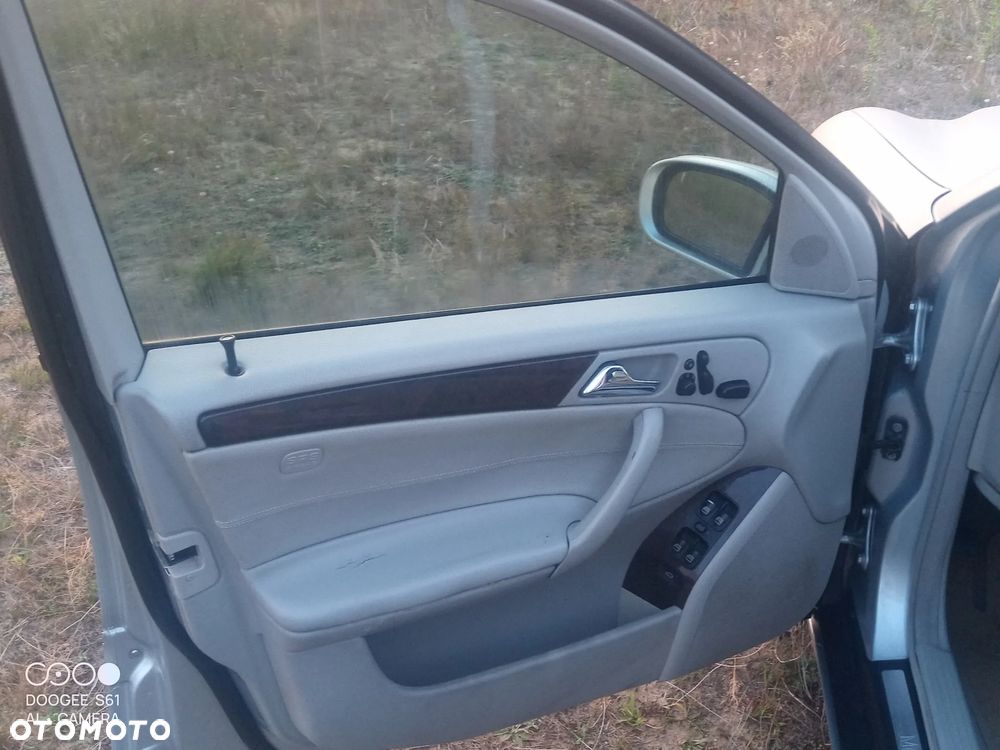 Mercedes-Benz Klasa C ver-350-4matic-7g--tronic-sport-edition - 17