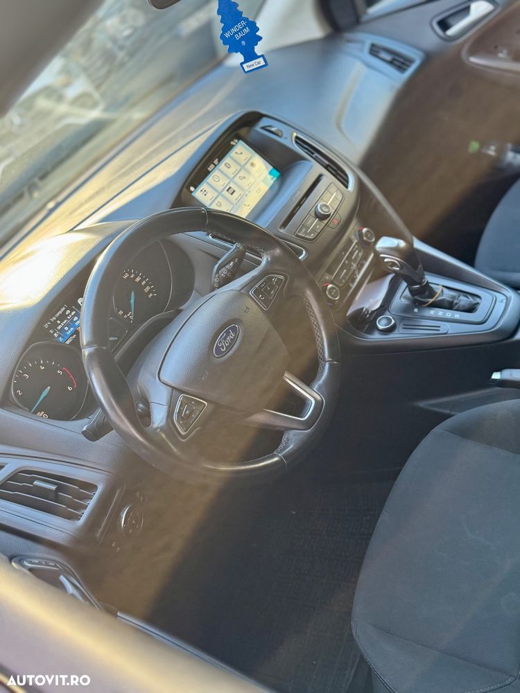 Ford Focus 1.5 TDCi Powershift Titanium - 12
