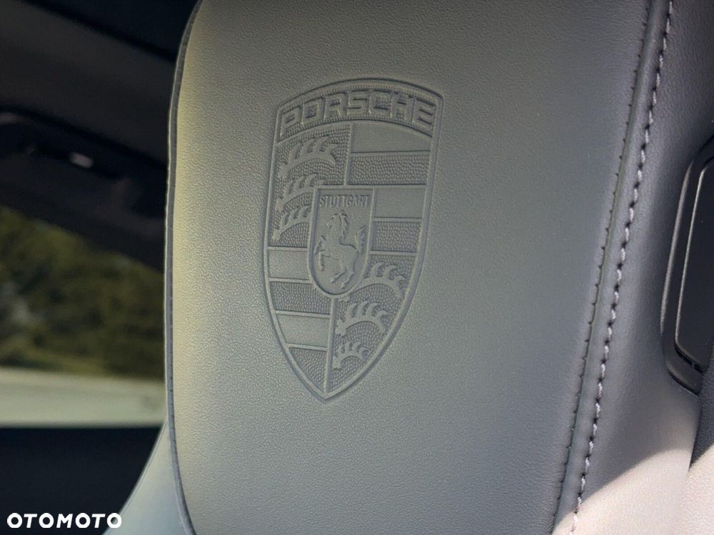 Porsche Taycan - 21