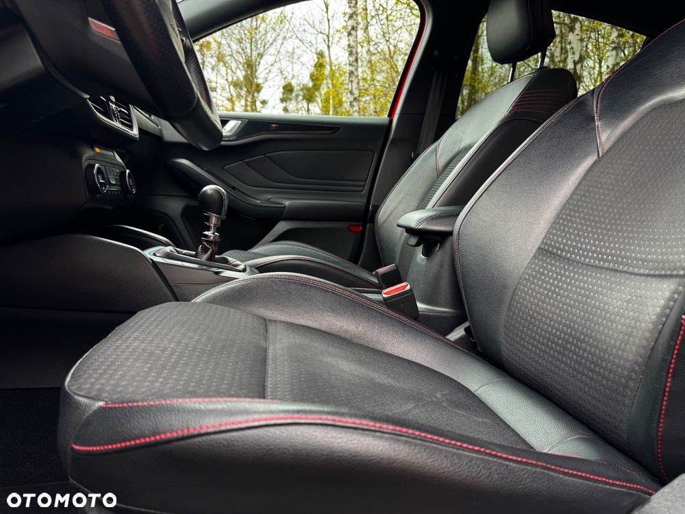 Ford Focus 1.5 EcoBlue Start-Stopp-System ST-LINE - 25