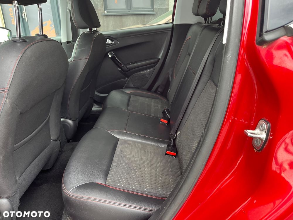 Peugeot 208 - 13
