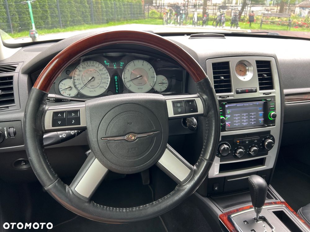 Chrysler 300C - 12