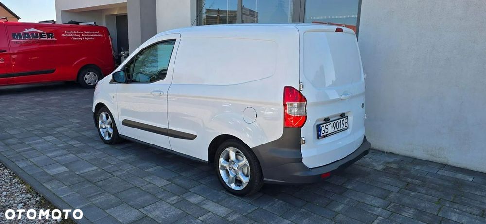 Ford Transit Courier - 17