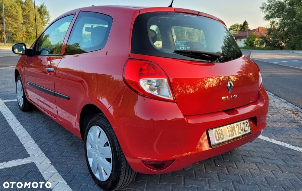 Renault Clio 1.2 16V 75 Expression - 4