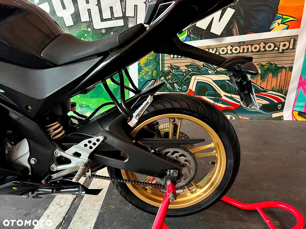 Yamaha YZF - 13