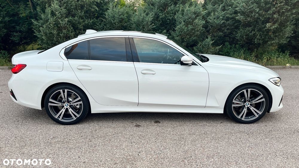 BMW Seria 3 330i Sport Line - 4