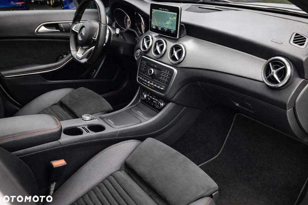 Mercedes-Benz GLA 250 4-Matic AMG Line - 18