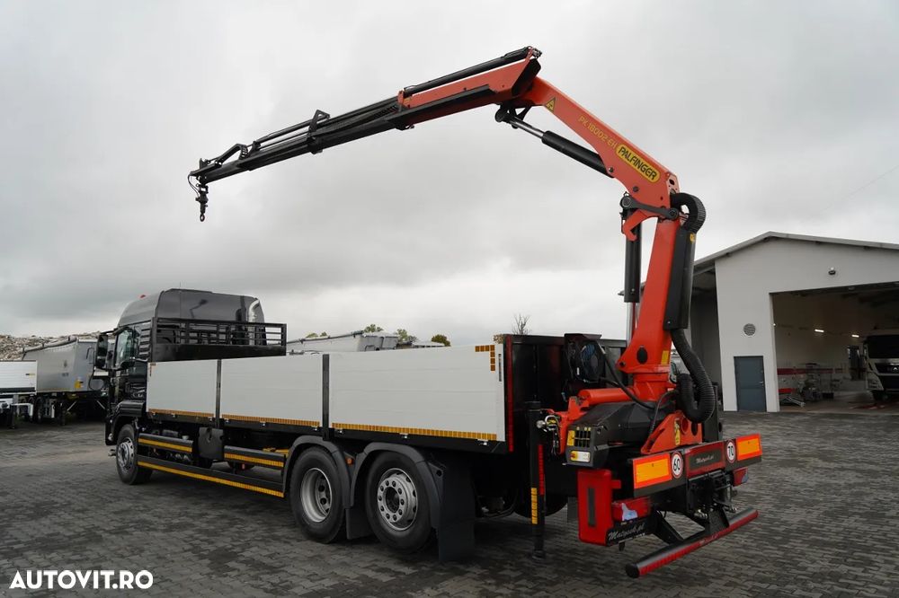 MAN TGS 26.440 / 6X2 / CAROSERIE 7,5 M / PUNTE RIDICATĂ + PALFINGER PK 18002 HDS / MAX. CAPACITATE DE RIDICARE: 6.000 KG / RADIOCOMANDĂ / ROTARE / I-PARK COOL / MANUALĂ / EURO 6 - 4