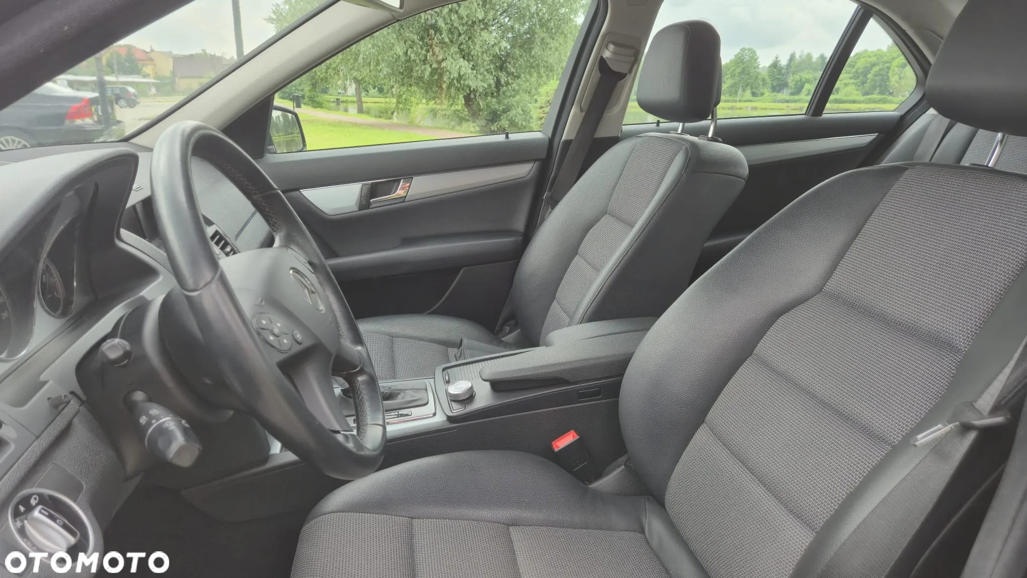 Mercedes-Benz Klasa C 180 T CGI Automatik BlueEFFICIENCY Avantgarde - 12