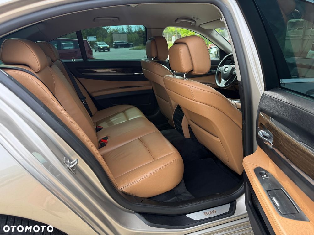 BMW Seria 7 740d xDrive - 27
