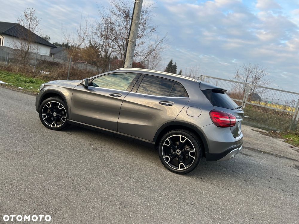 Mercedes-Benz GLA 250 7G-DCT AMG Line - 23