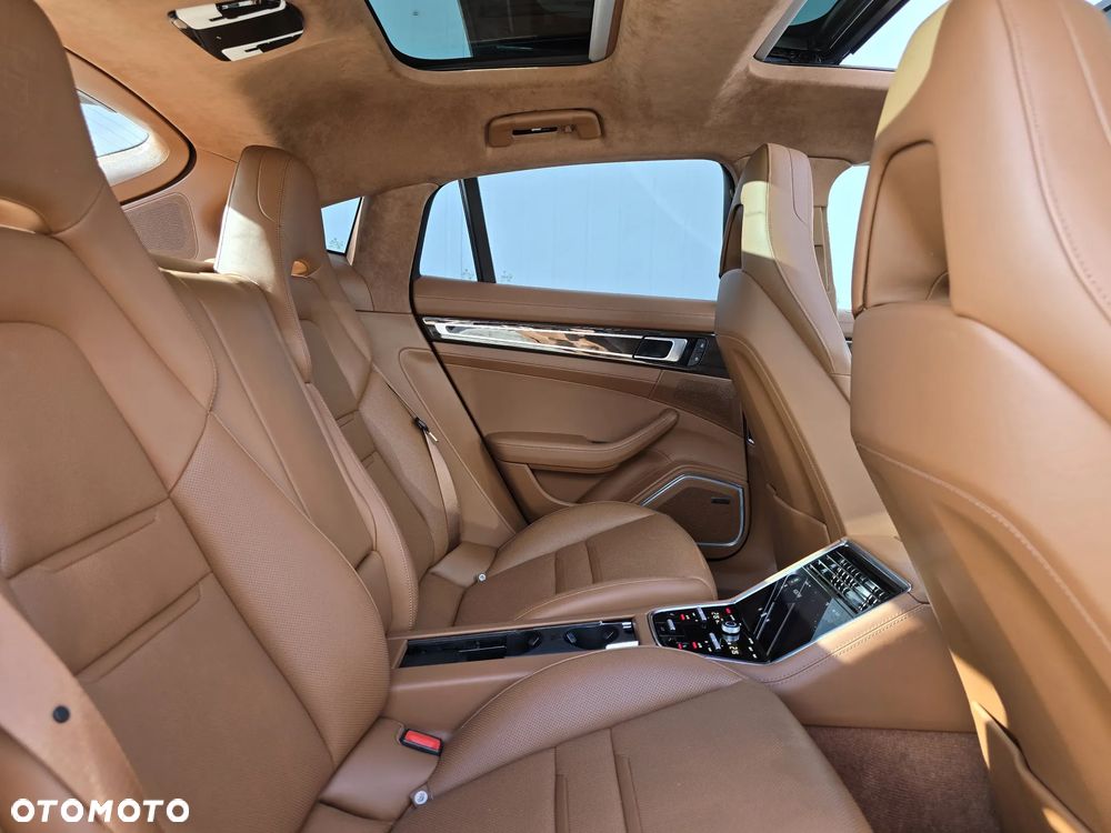 Porsche Panamera 4 Platinum Edition - 22