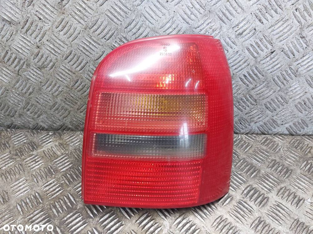 LAMPA PRAWY TYŁ AUDI A4 B5 AVANT KOMBI 8D9945096 - 1