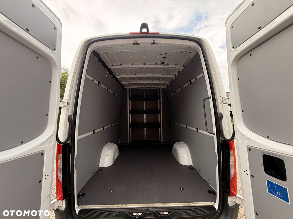 Mercedes-Benz Sprinter - 10